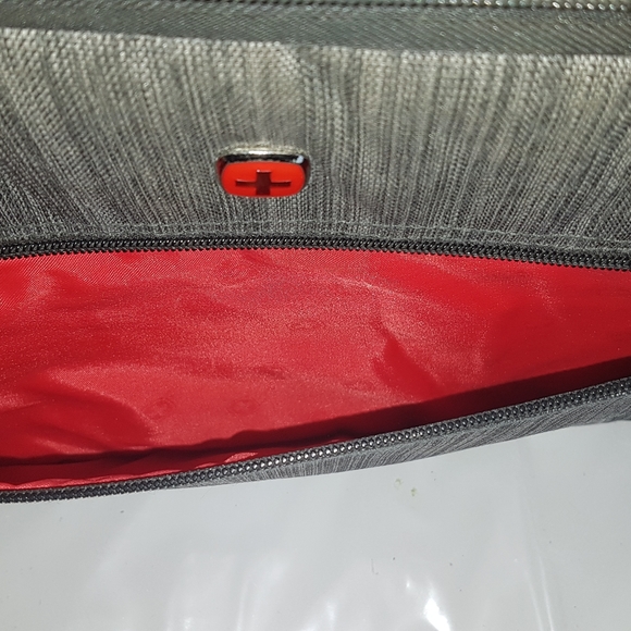Brand new, never used Swiss Army Laptop Bag Case - Picture 3 of 4